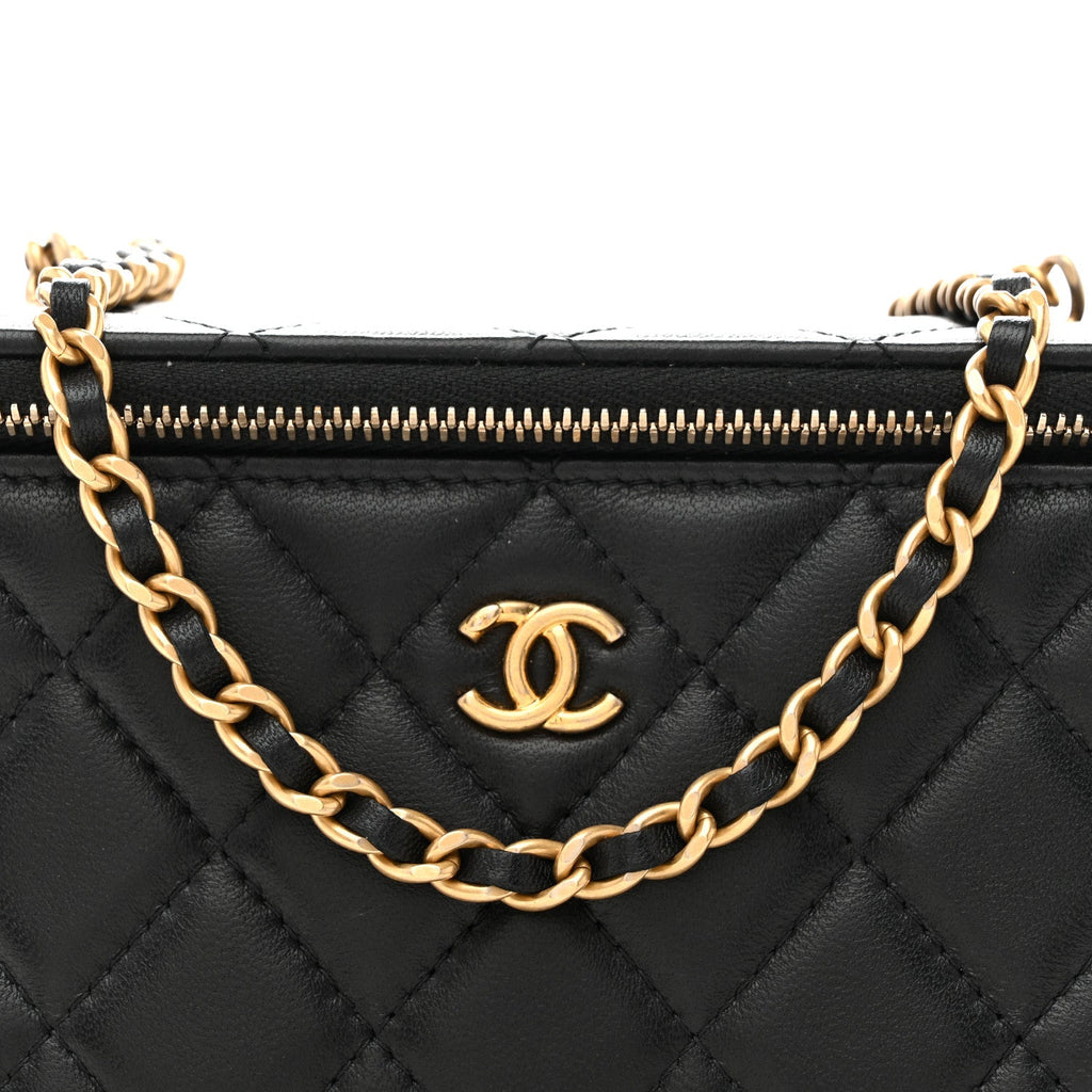 Lambskin Quilted Pearl Crush Small Vanity Case With Chain Black