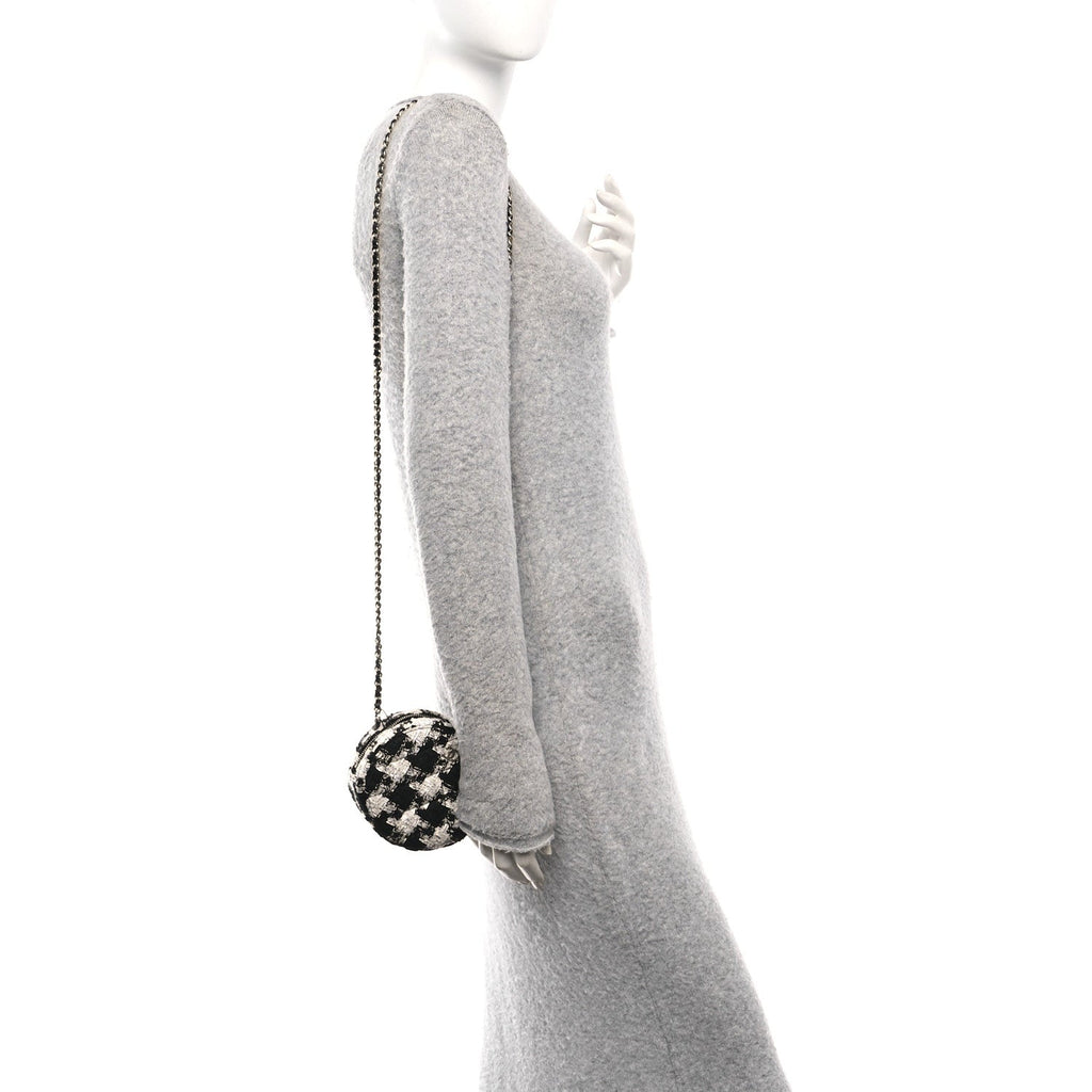 Tweed Quilted Round Clutch With Chain Black Ecru White