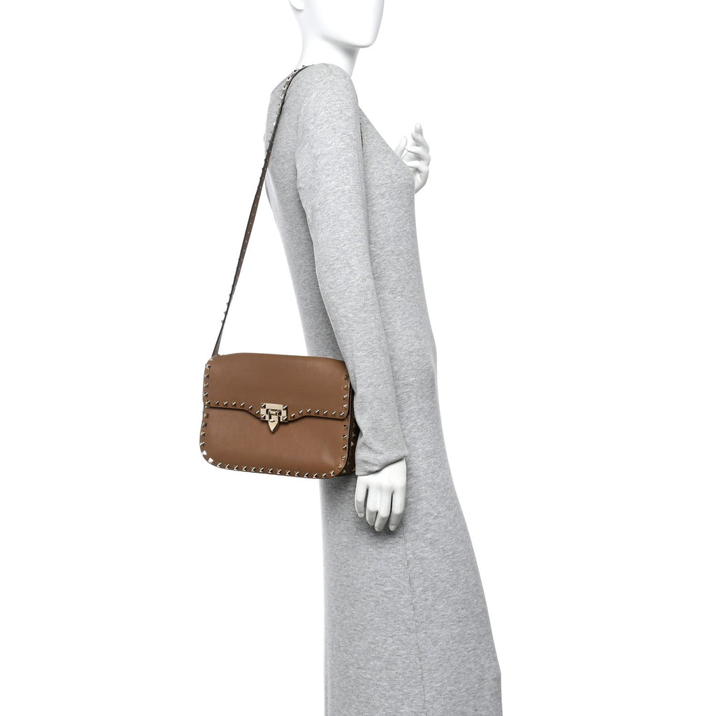 Vitello Medium Rockstud Flap Saddle Bag Brown