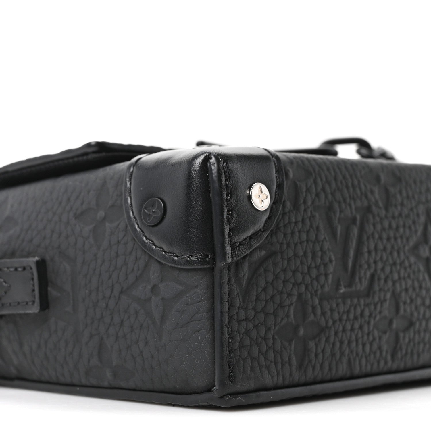 Taurillon Monogram Steamer Wearable Wallet Black