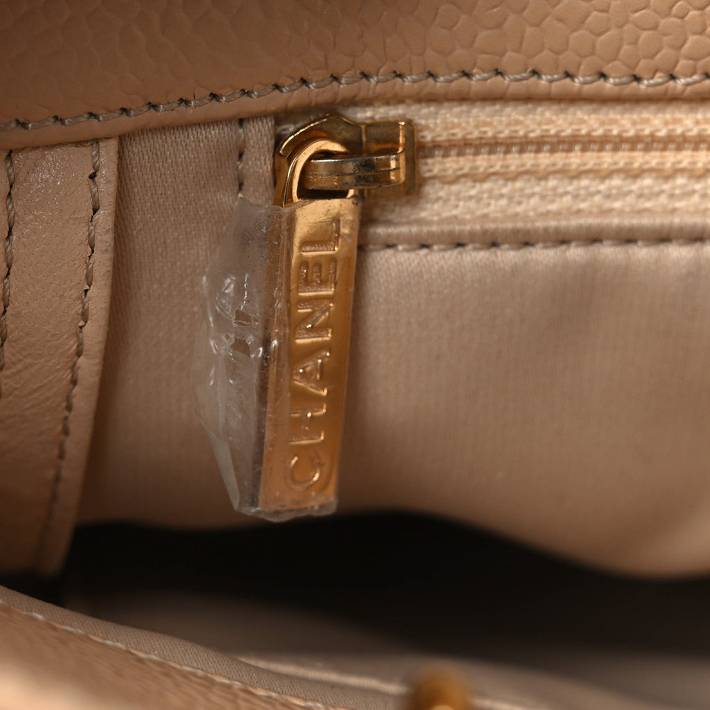 Caviar Quilted Petit Shopping Tote PST Beige Clair