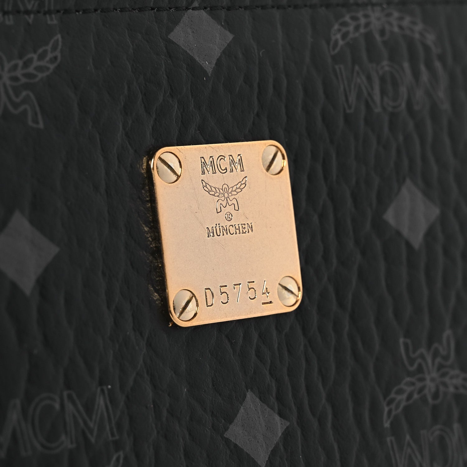 Visetos Large Zip Around Wallet Black