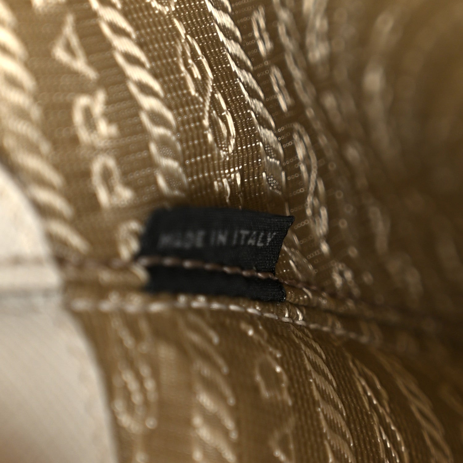 Saffiano Lux Bi-Color Promenade Tote Talco Pomice