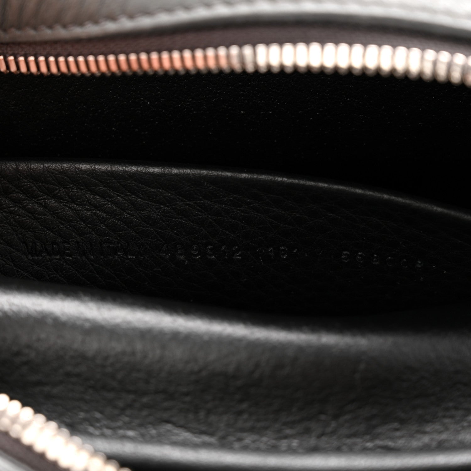 Calfskin Logo S Everyday Camera Bag Gris Fossile