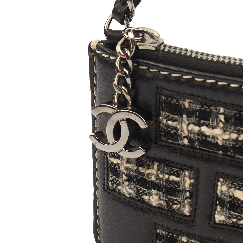 Chanel Shoulder Bag Clutch in Black, Leather