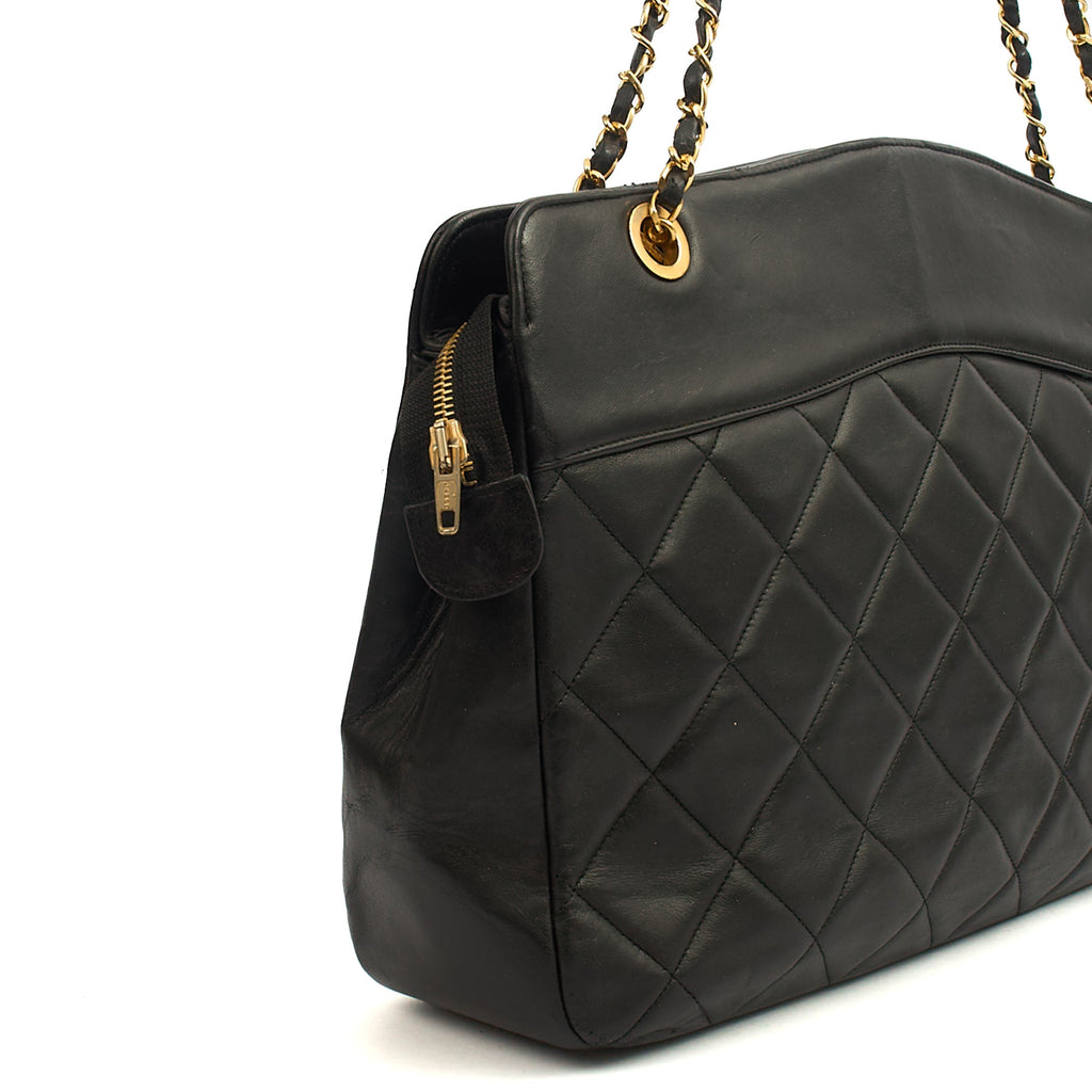 Chanel Tote Vintage Tote in Black, Leather