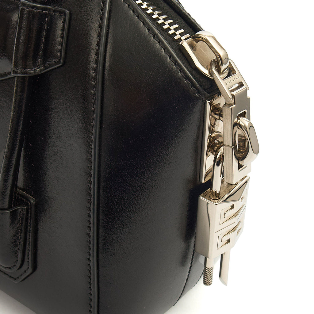 Givenchy Tote Antigona - Small in Black, Box Calfskin