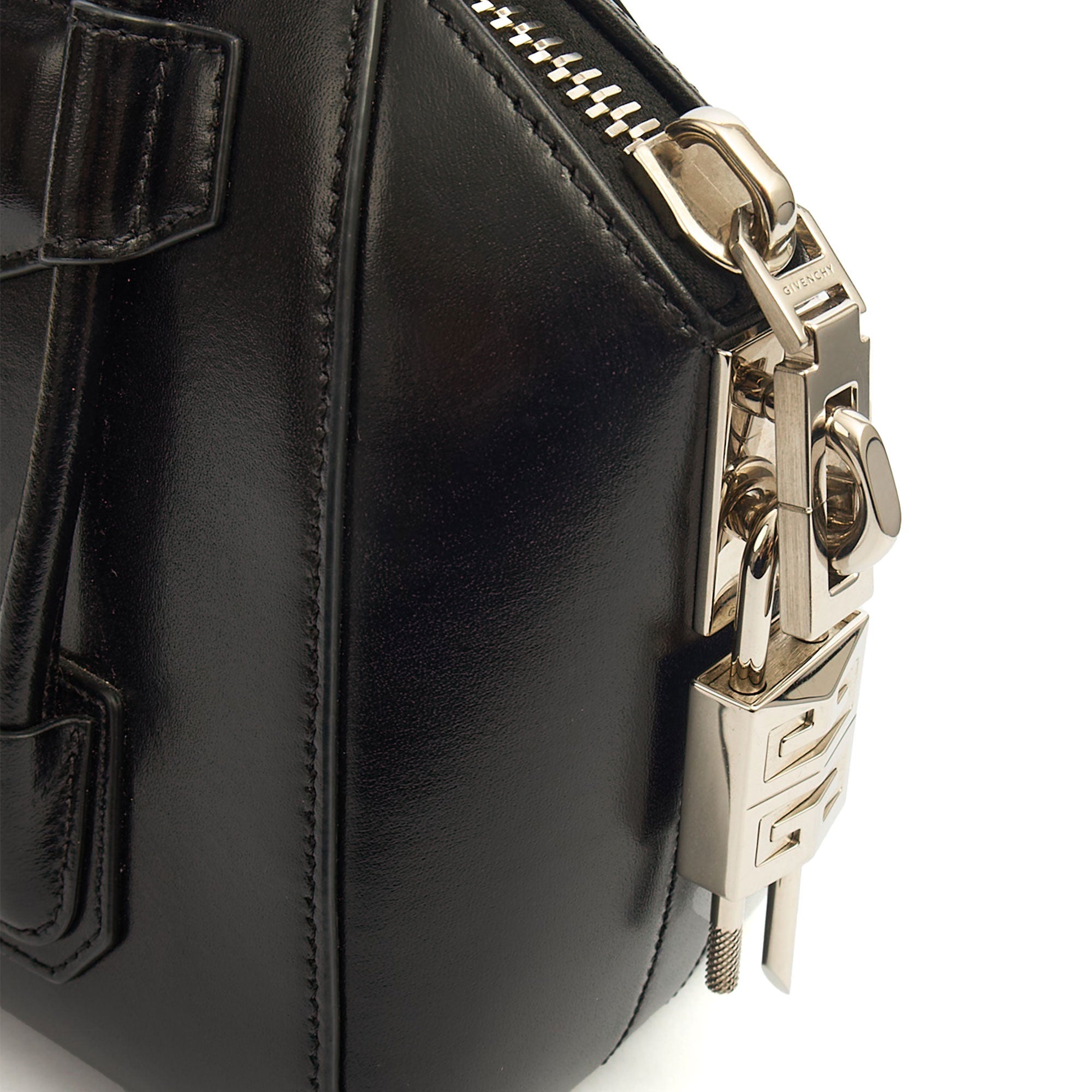 Givenchy Tote Antigona - Small in Black, Box Calfskin