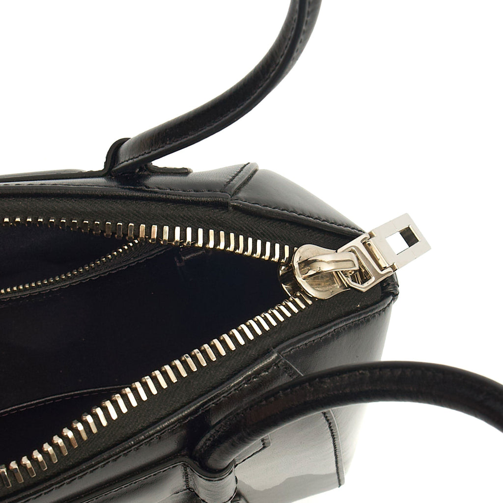 Givenchy Tote Antigona - Small in Black, Box Calfskin