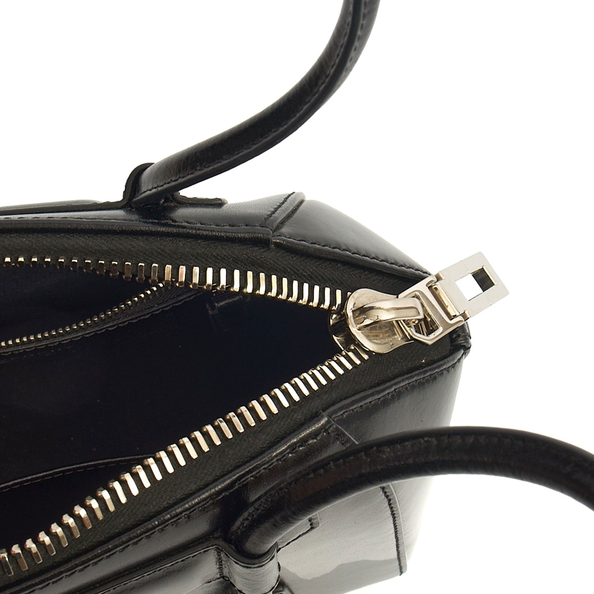Givenchy Tote Antigona - Small in Black, Box Calfskin
