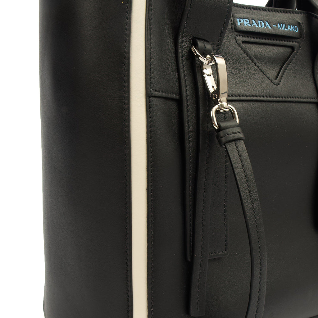 Prada Tote Tote in Black, Leather