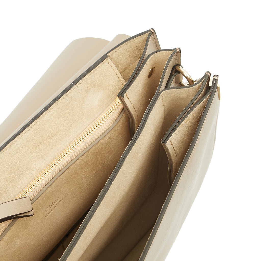 Chloe Cross Body Faye Day - Medium in Neutral, Leather