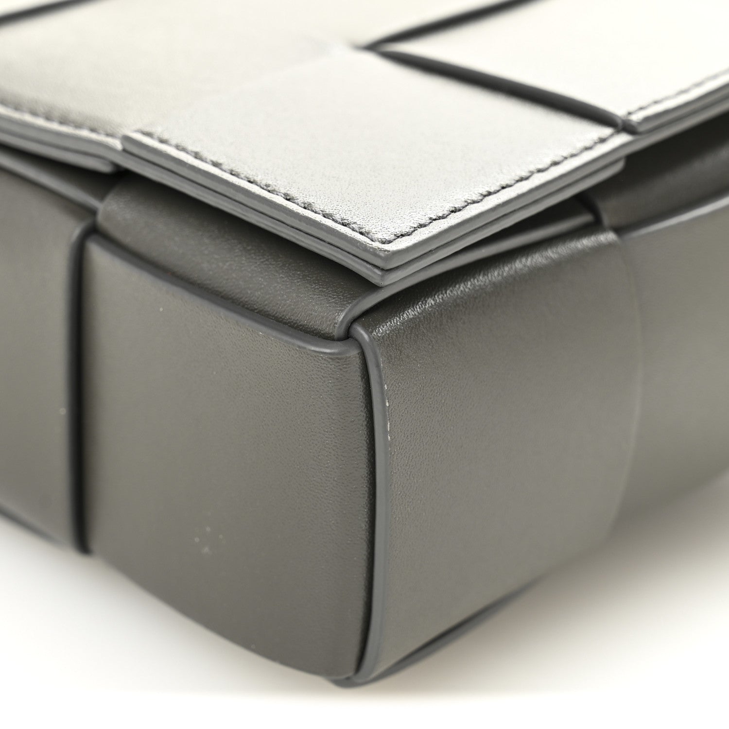 Calfskin Maxi Intrecciato Versatile Cassette Bag Thunder