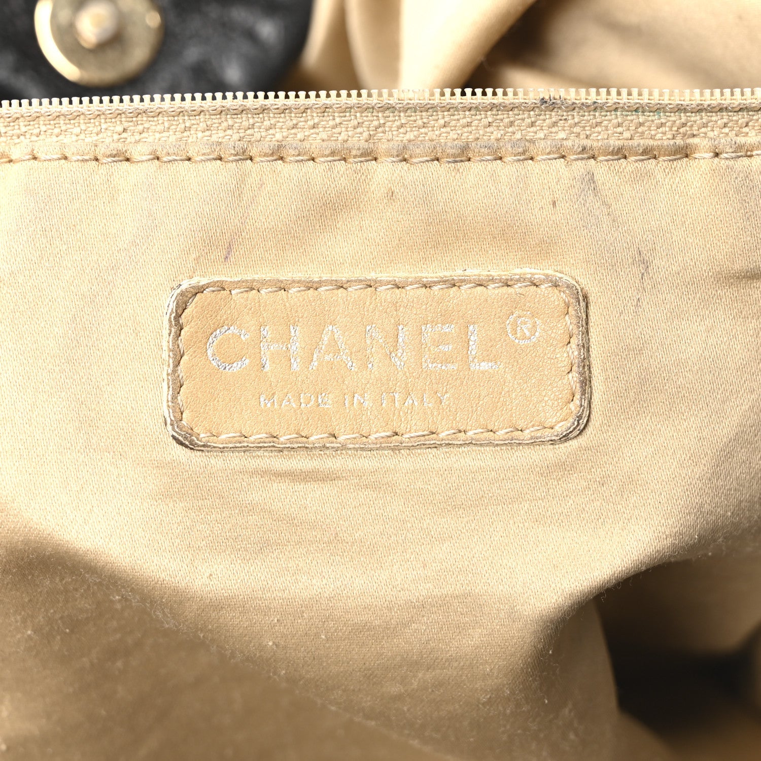 Vinyl XL Rock and Chain Flap Black