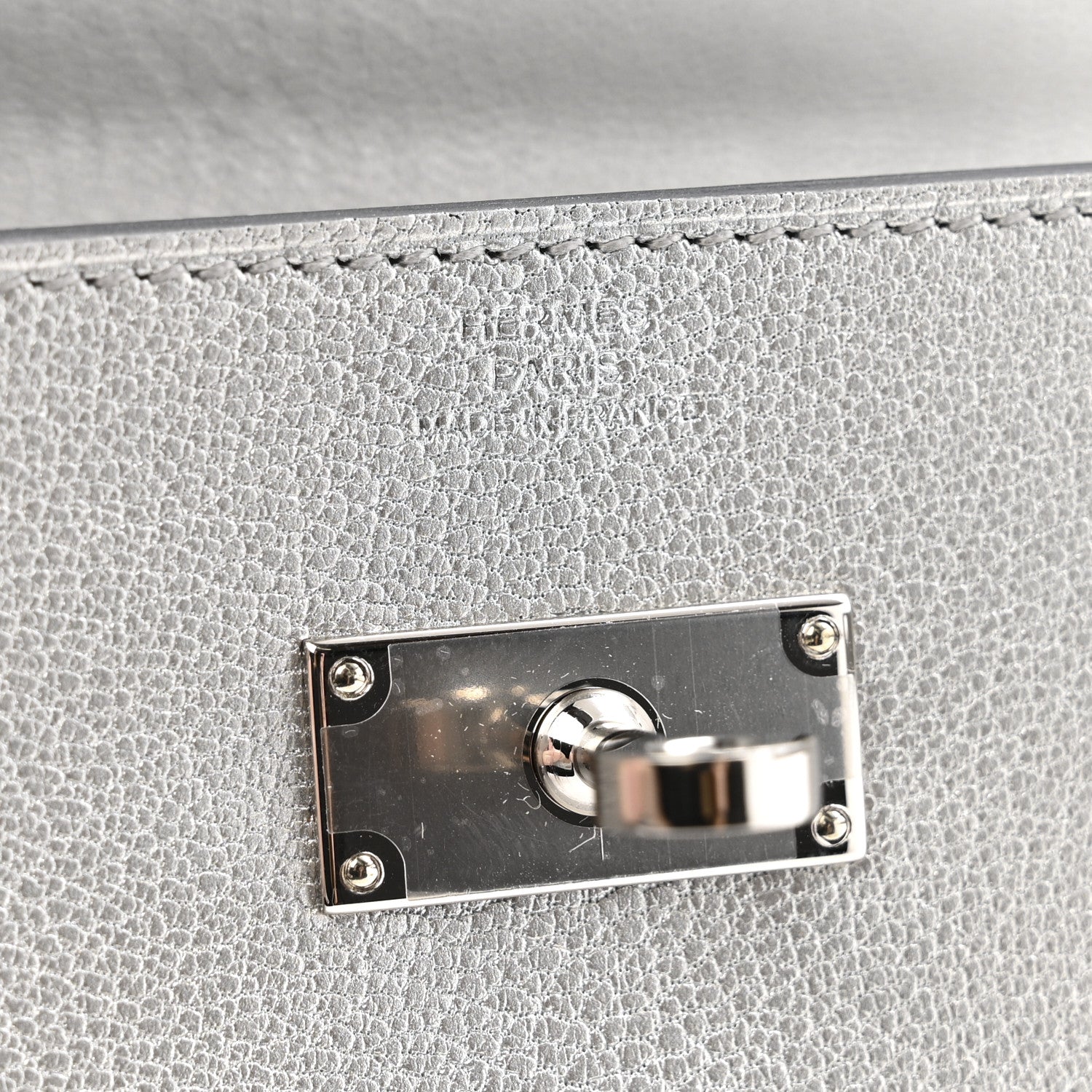 Metallic Chevre Chamkilight Kelly Wallet To Go Argent