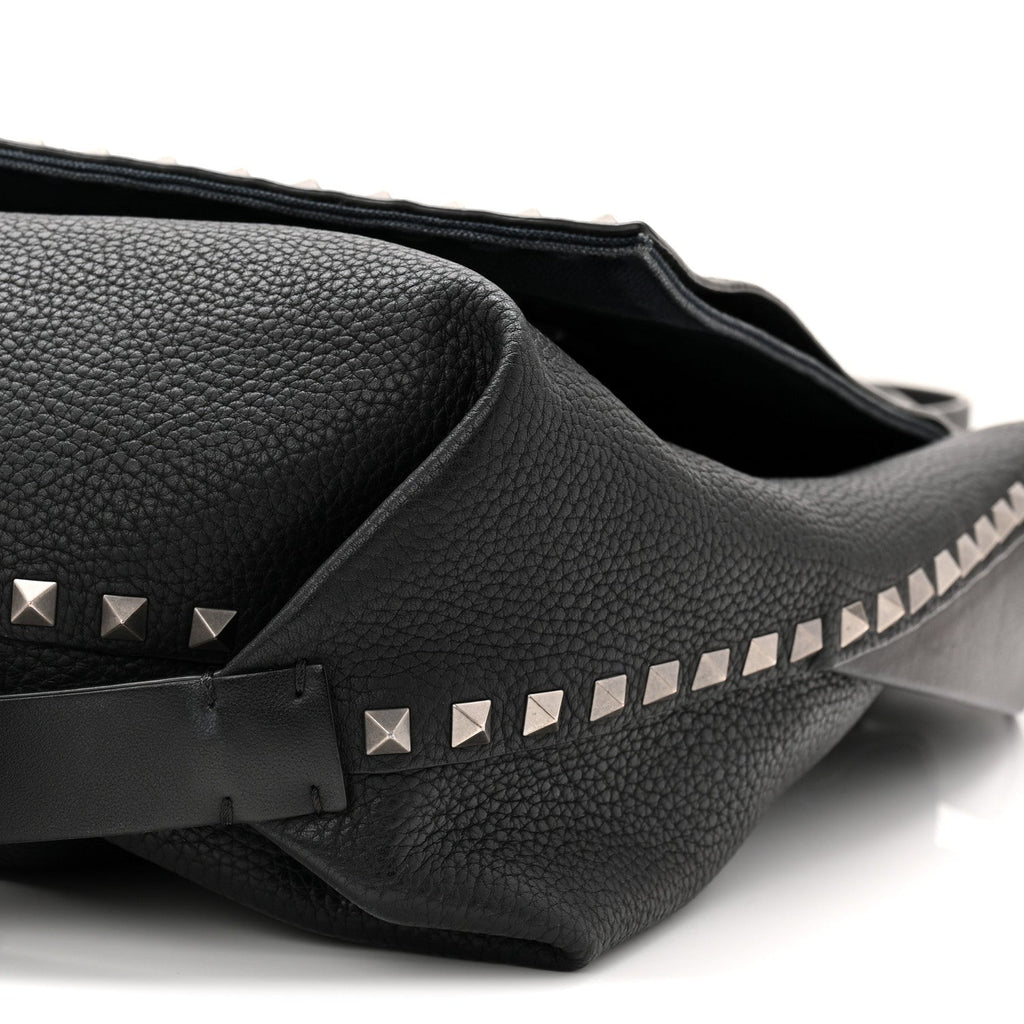 Pebbled Calfskin Rockstud Messenger Black