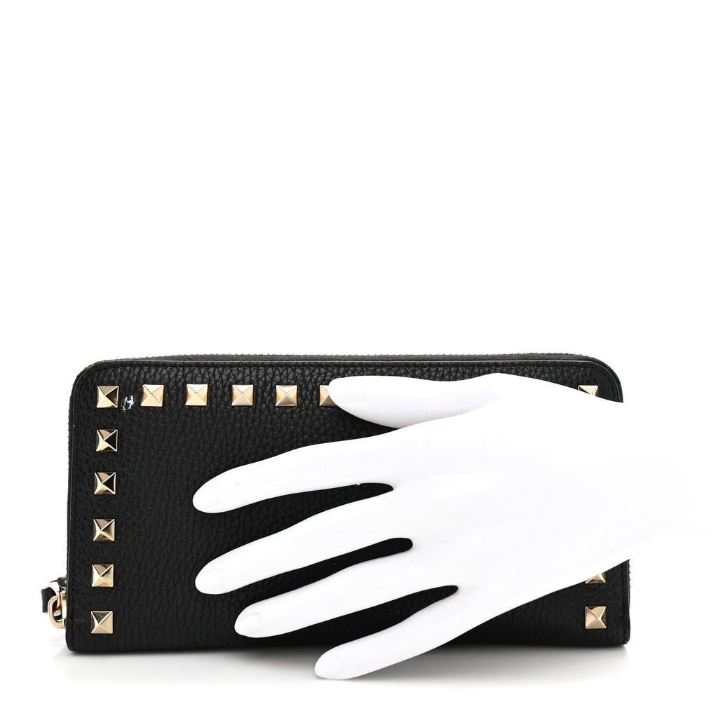 Pebbled Calfskin Rockstud Zip Around Wallet Black