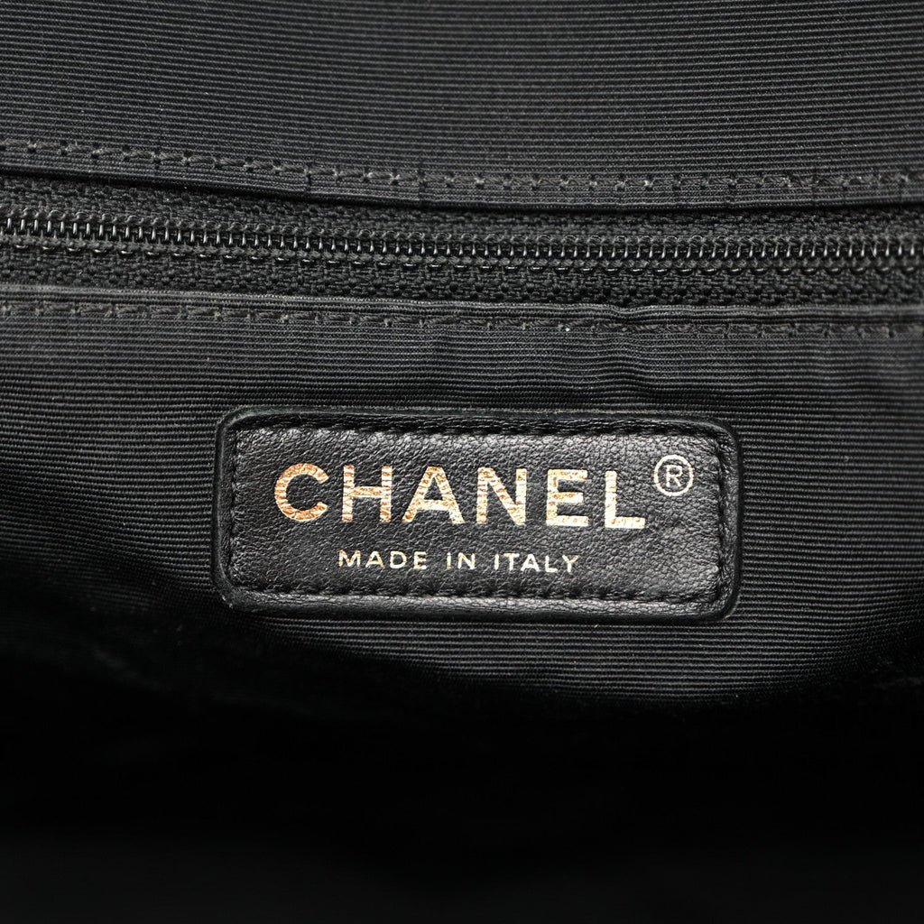 Lambskin Quilted Medium Elegant CC Flap Navy Black
