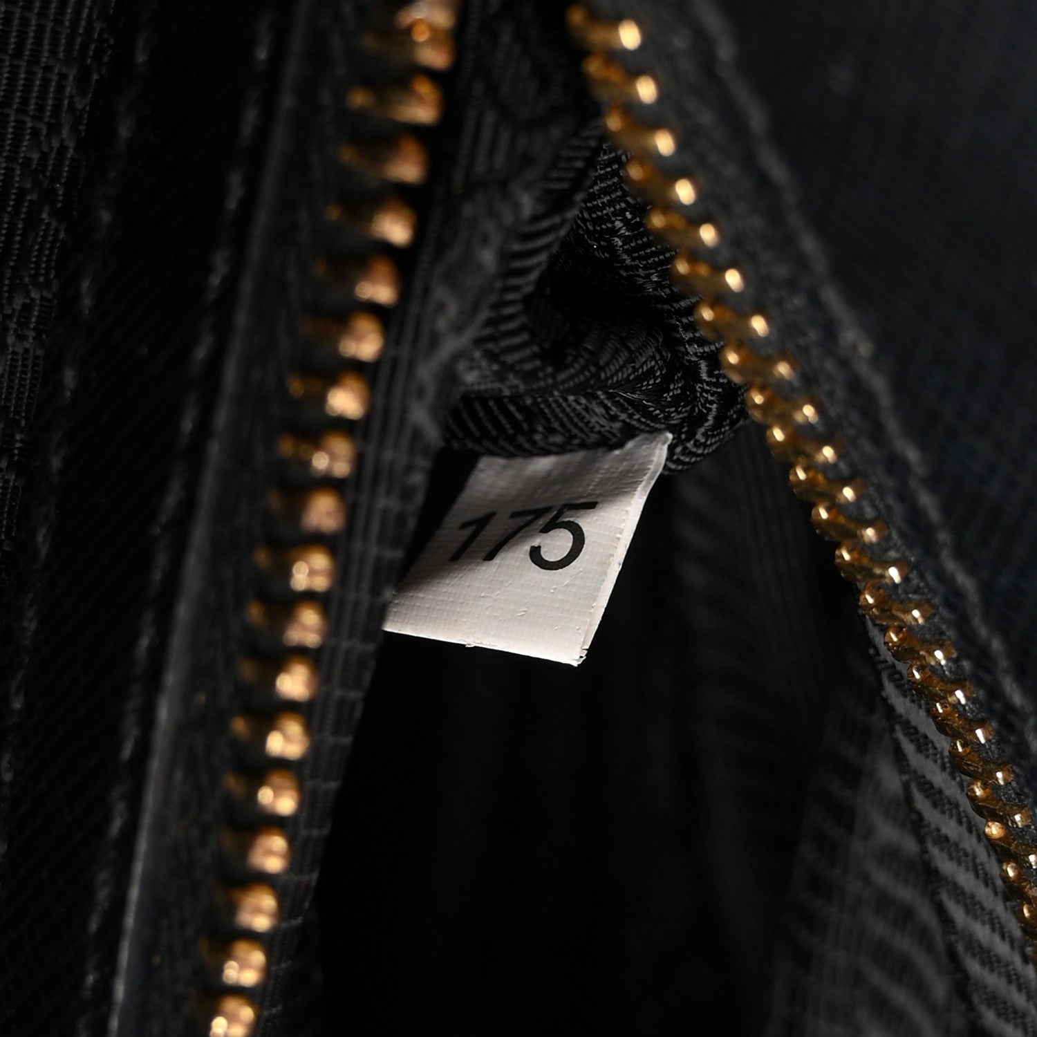 Saffiano Medium Galleria Double Zip Tote Black