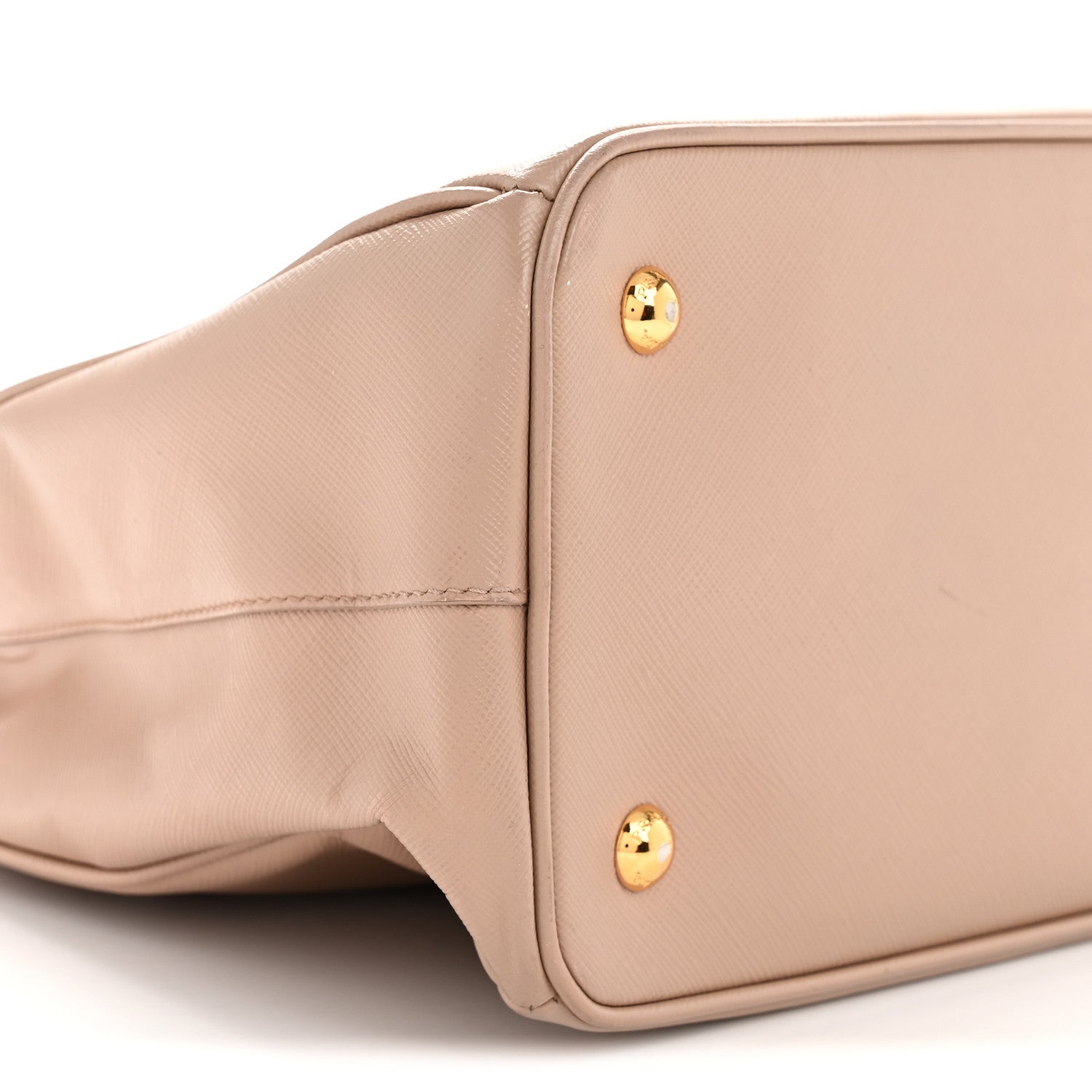 Saffiano Lux Medium Tote Cammeo