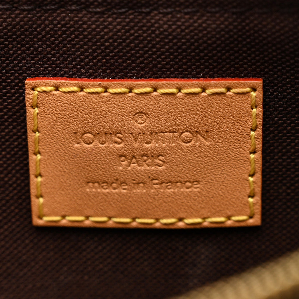 Monogram Liv Pochette