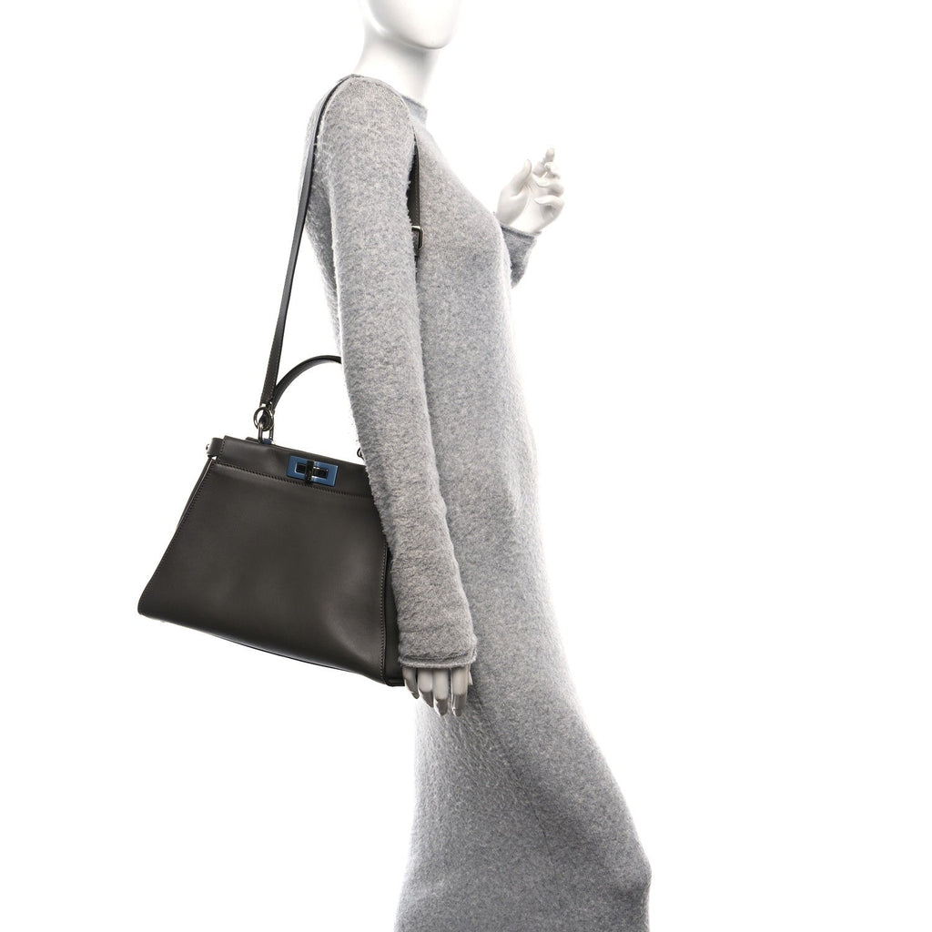 Vitello Seta Shiny Nappa Medium Peekaboo Iconic Satchel Carbone Grigio Polvere