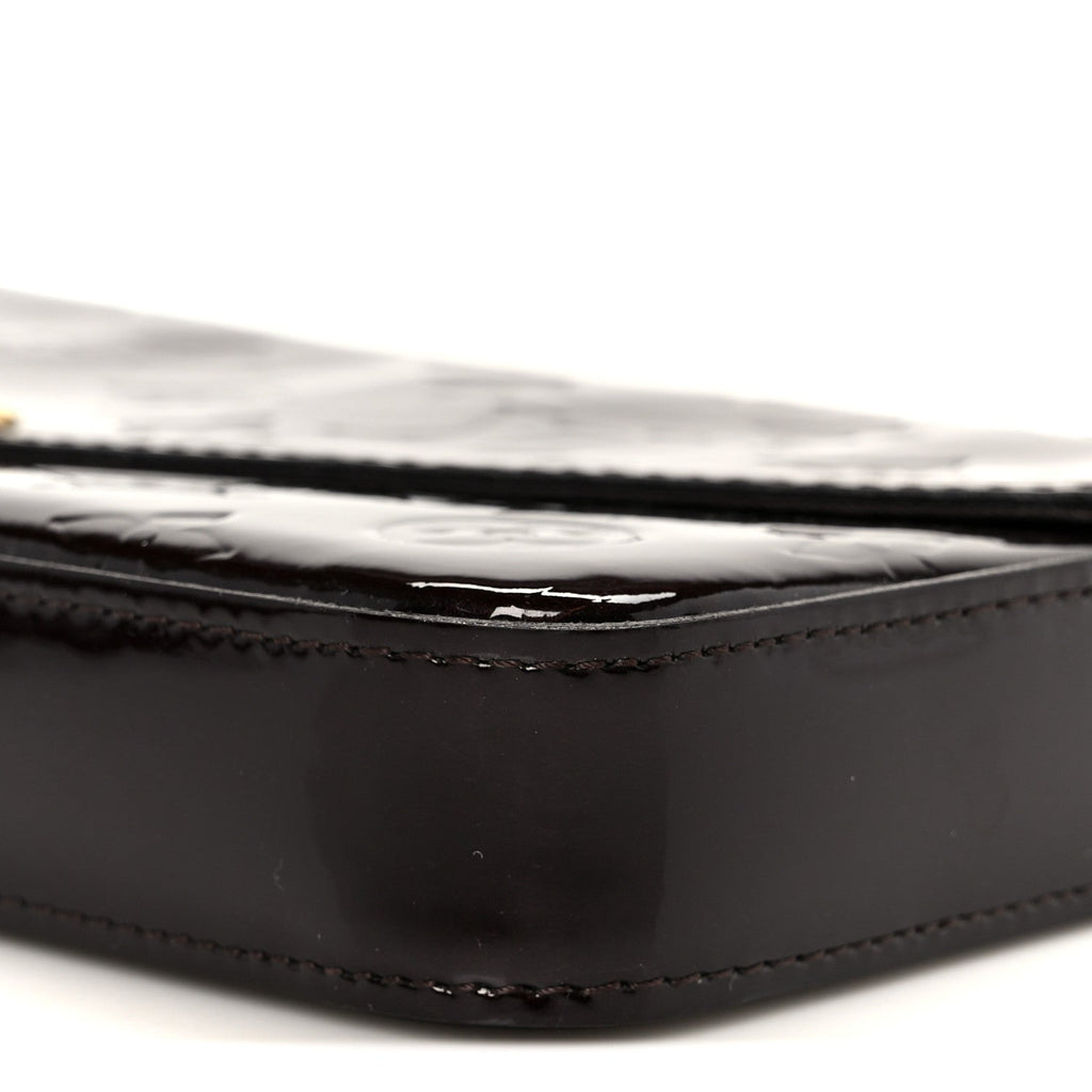 Vernis Pochette Felicie Chain Wallet Amarante