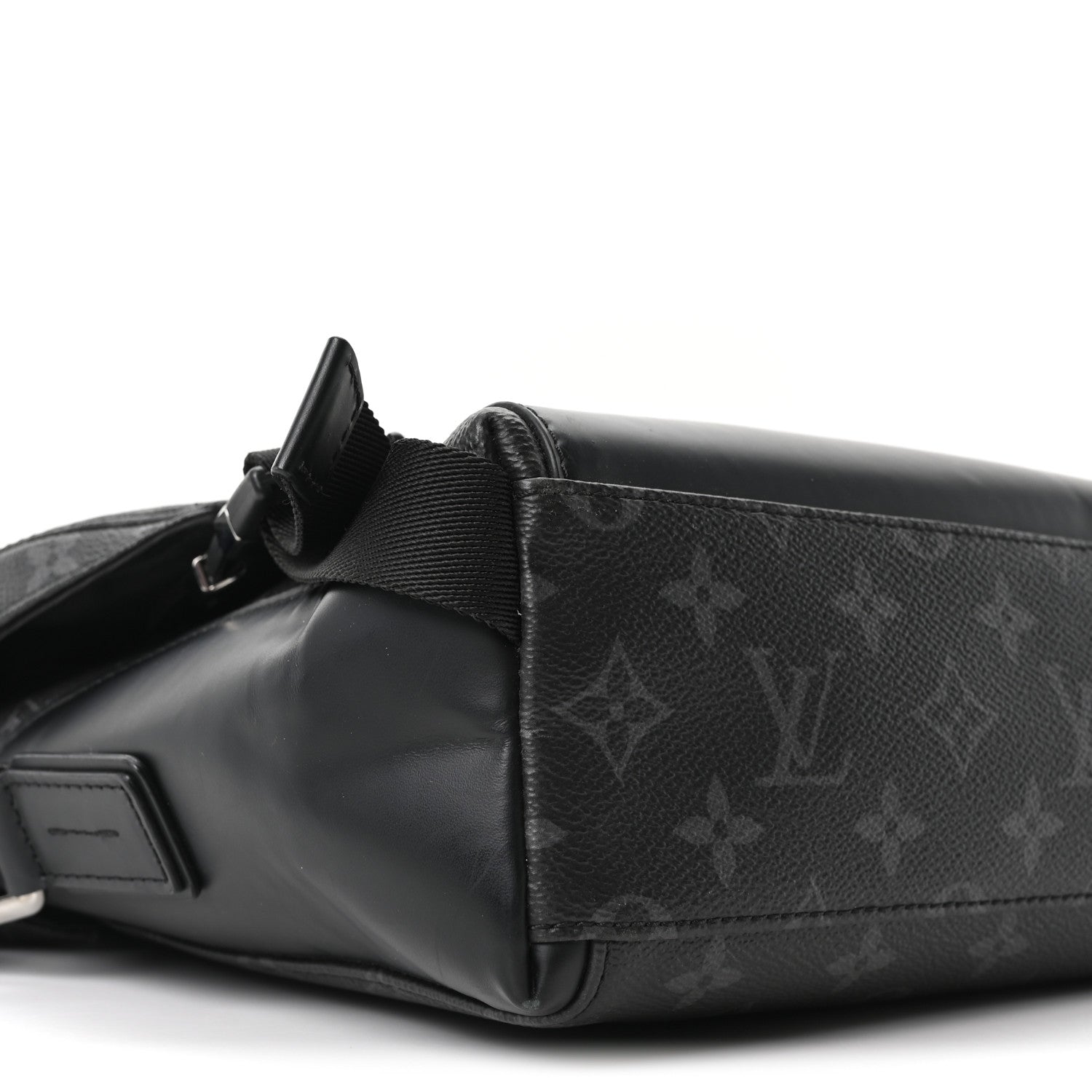 Monogram Eclipse Voyager PM Messenger