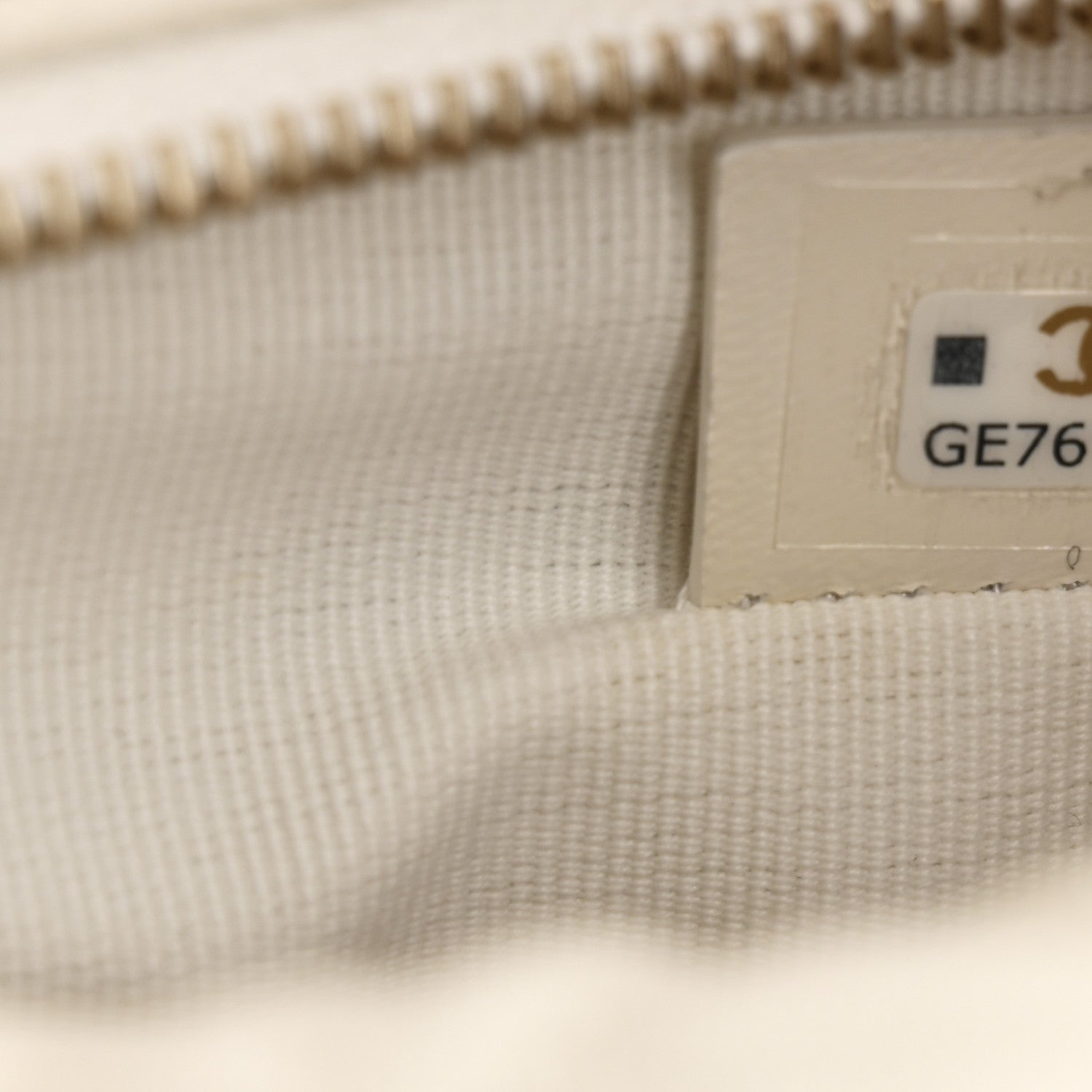 Lambskin Quilted Chain Around Pouch Hobo White
