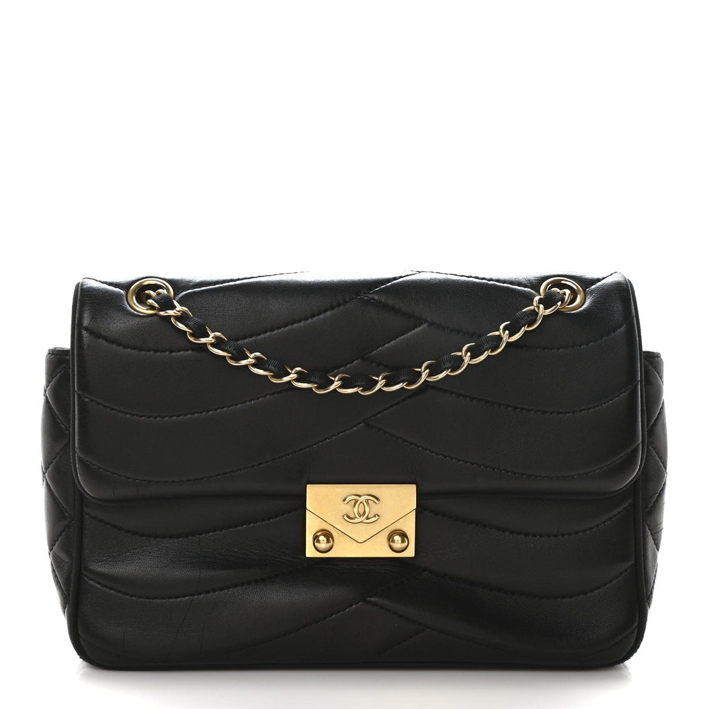 Lambskin Scallop Quilted Medium Pagoda Flap Black