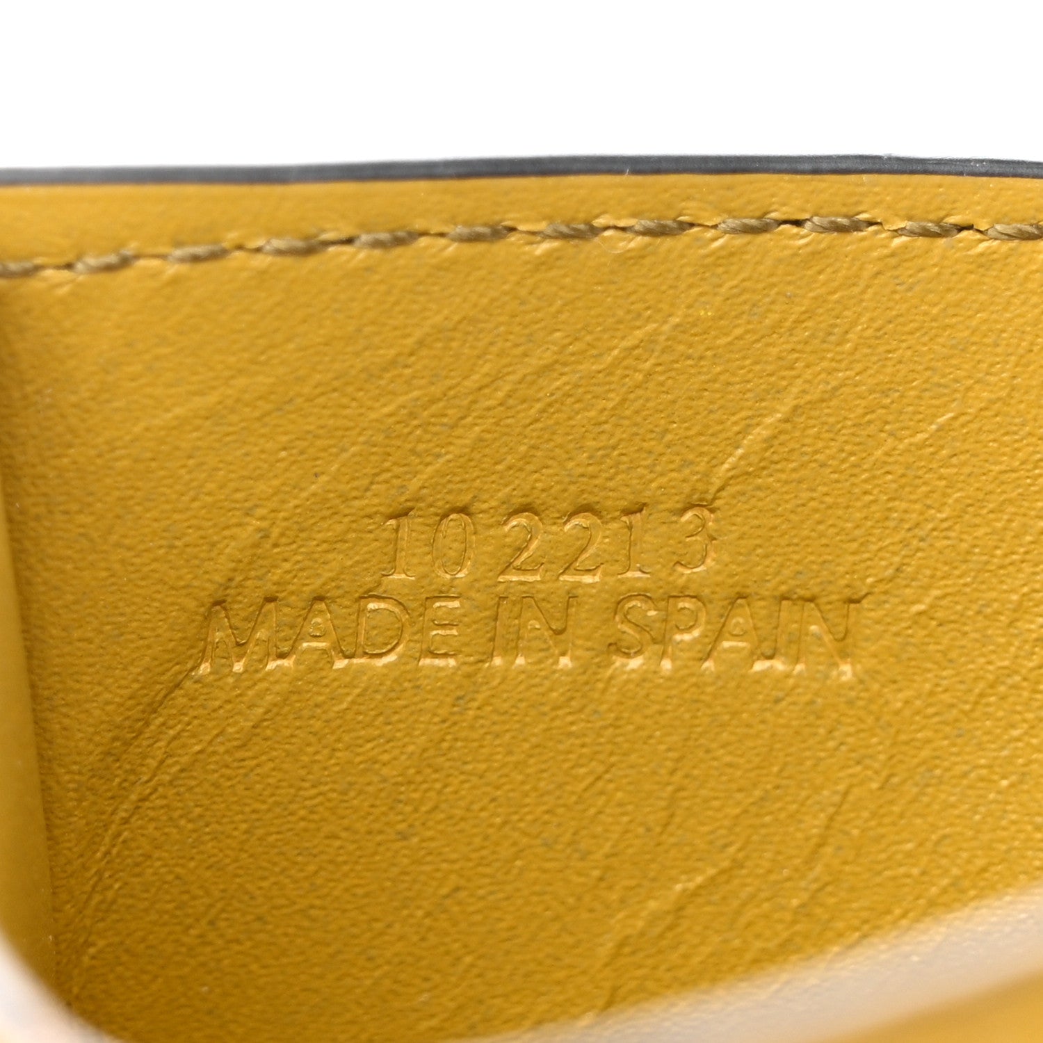 Grained Calfskin Signature Plain  Holder