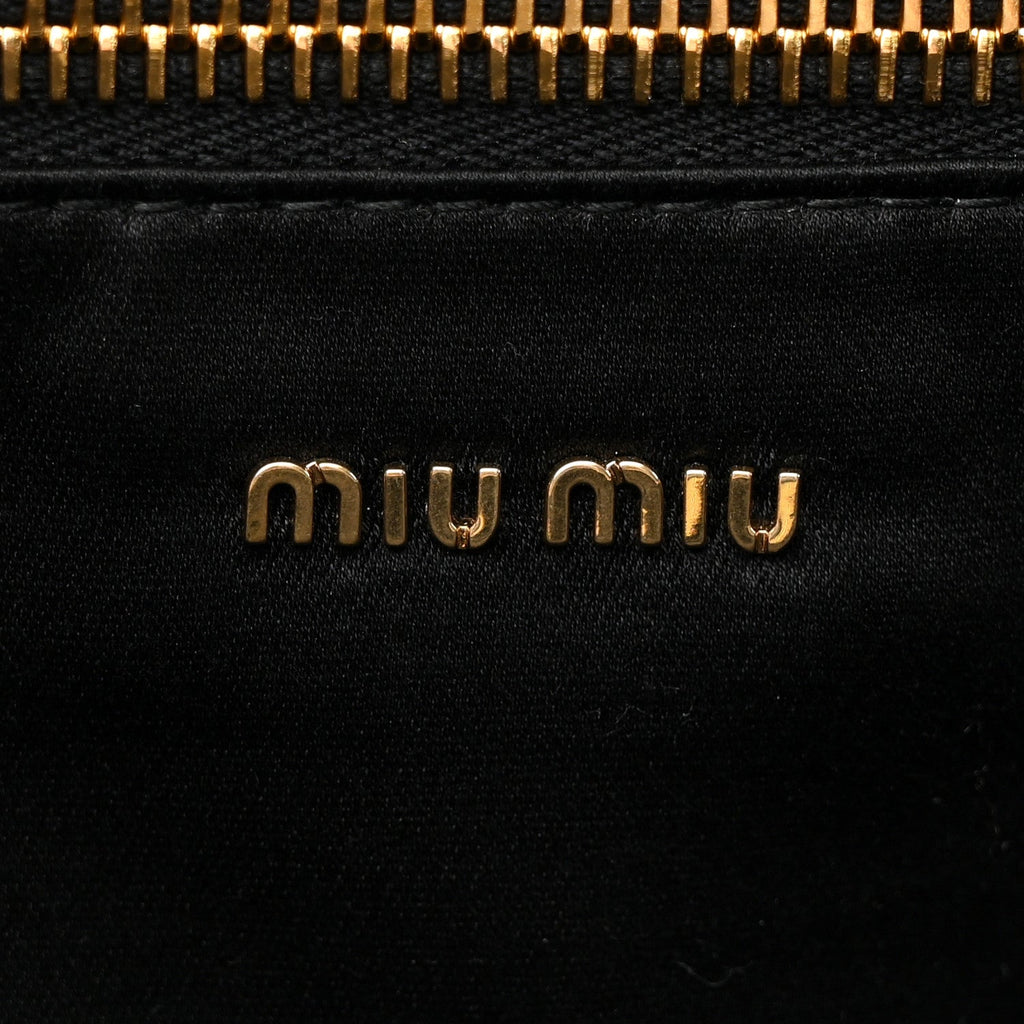 Softy Logo Embossed Chain Shoulder Bag Black