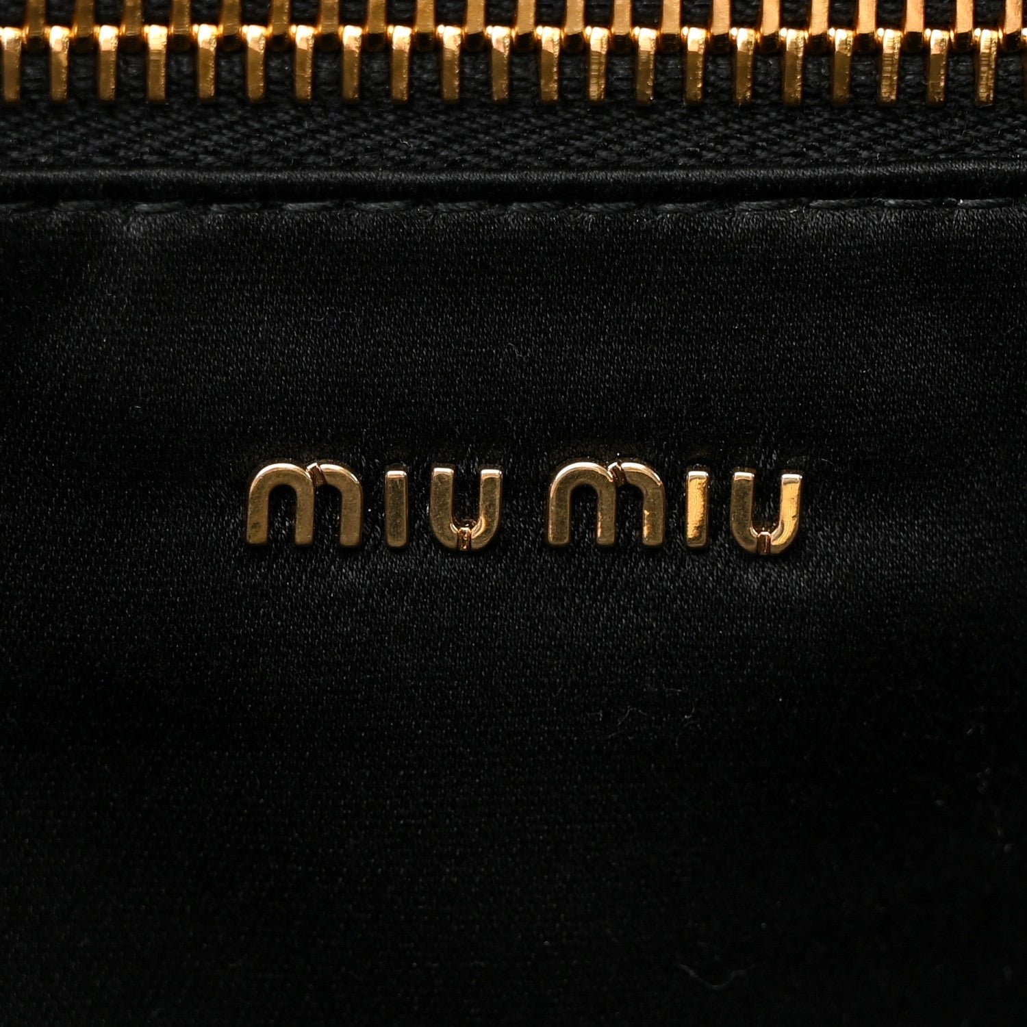 Softy Logo Embossed Chain Shoulder Bag Black