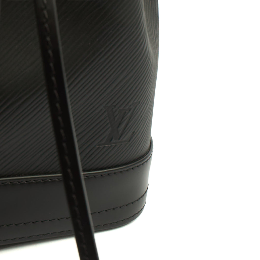 Louis Vuitton Bucket Bag Noe BB in Black, Epi Leather