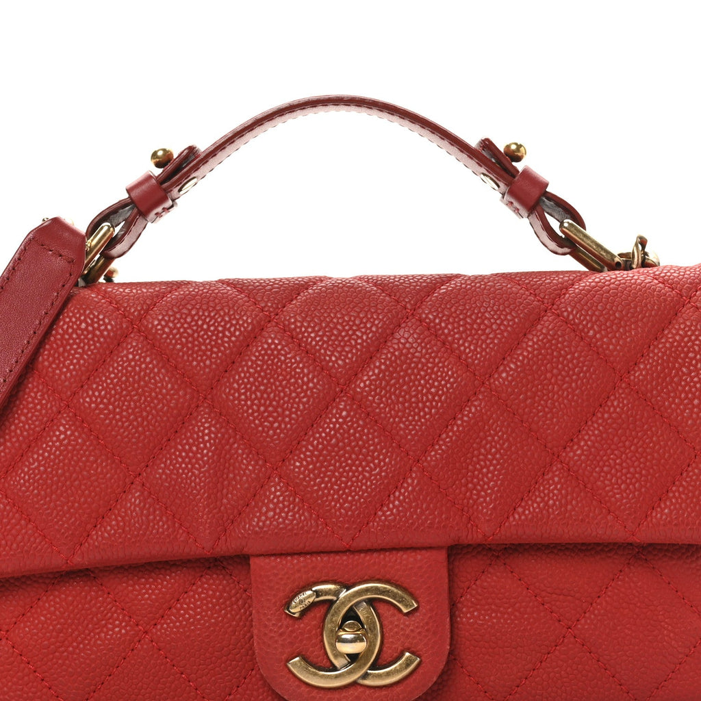 Iridescent Caviar Quilted Medium Chic Quilt Flap Red