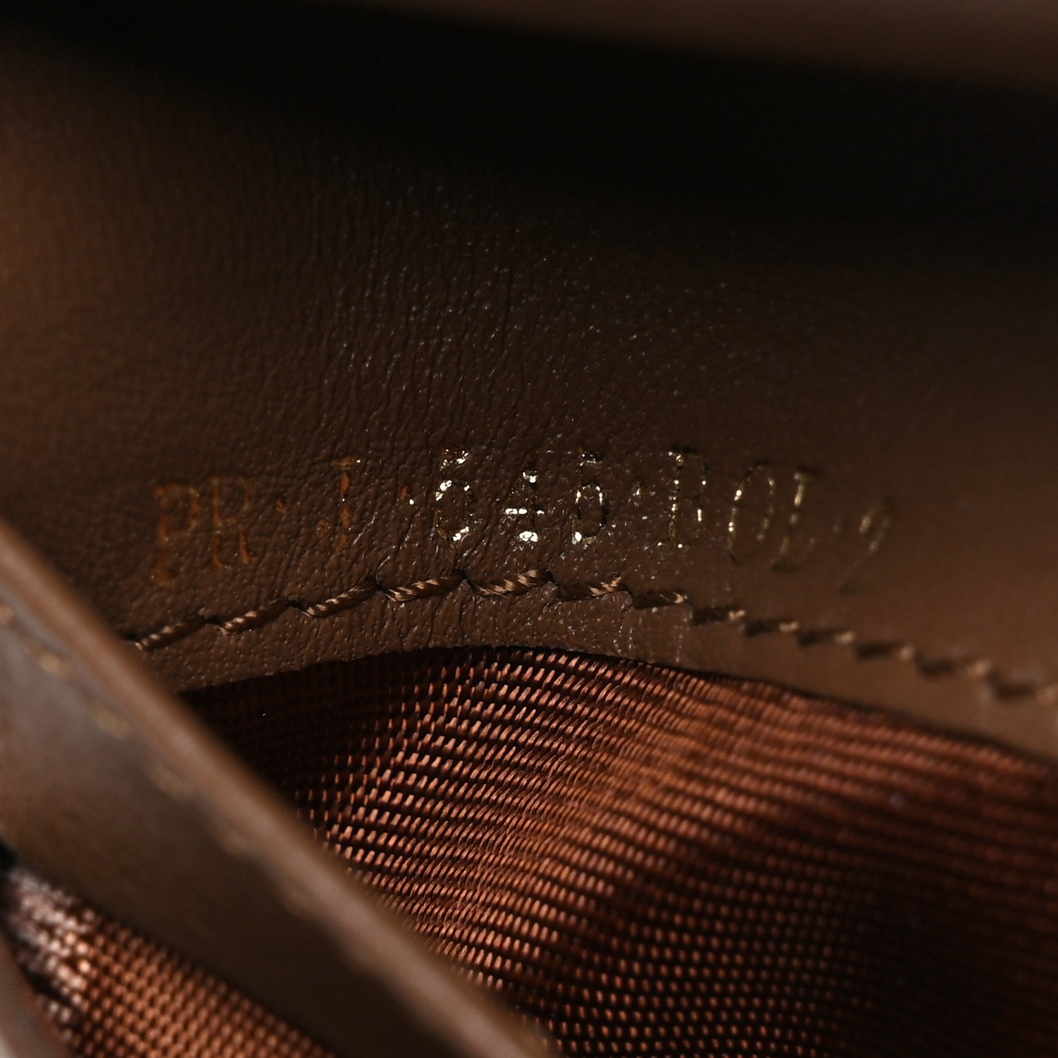 Vitello Rockstud Compact Wallet Cognac