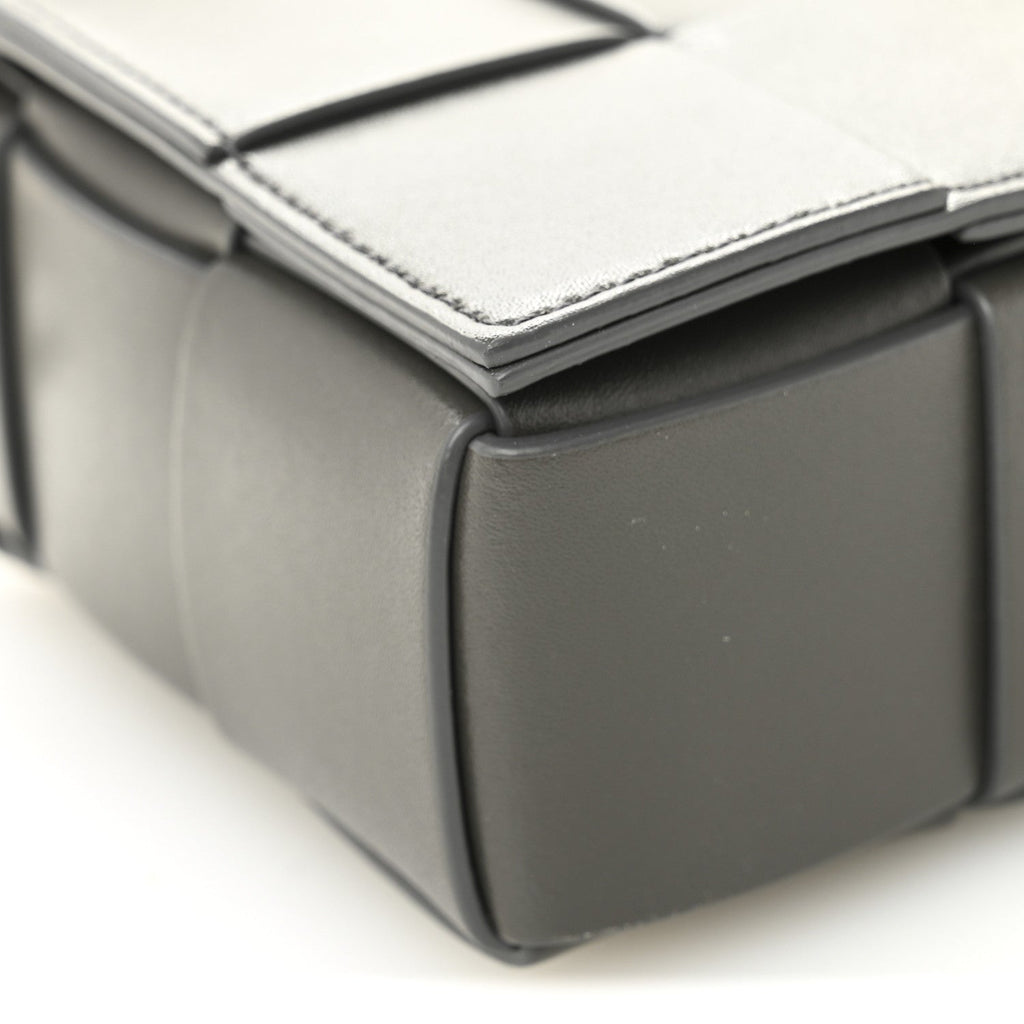 Calfskin Maxi Intrecciato Versatile Cassette Bag Thunder