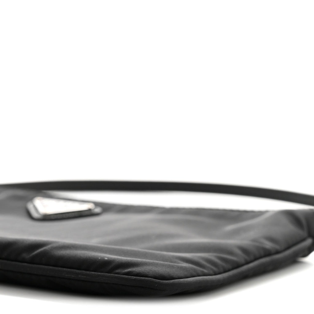 Re-Nylon Vela Pouch Black