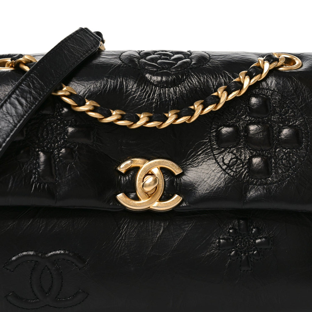 Crumbled Calfskin Embossed Flap Black