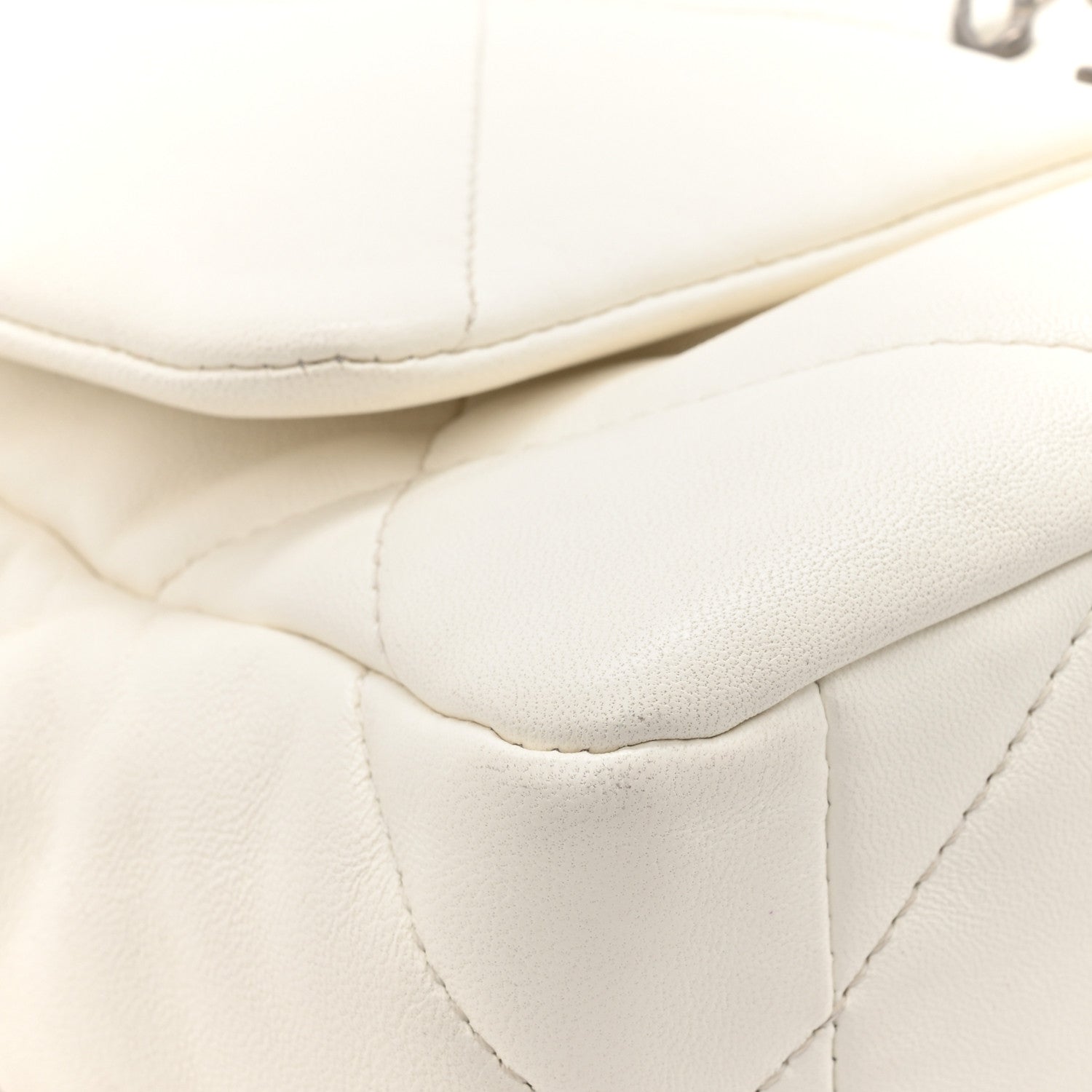 Lambskin Quilted Medium Chanel 19 Flap White