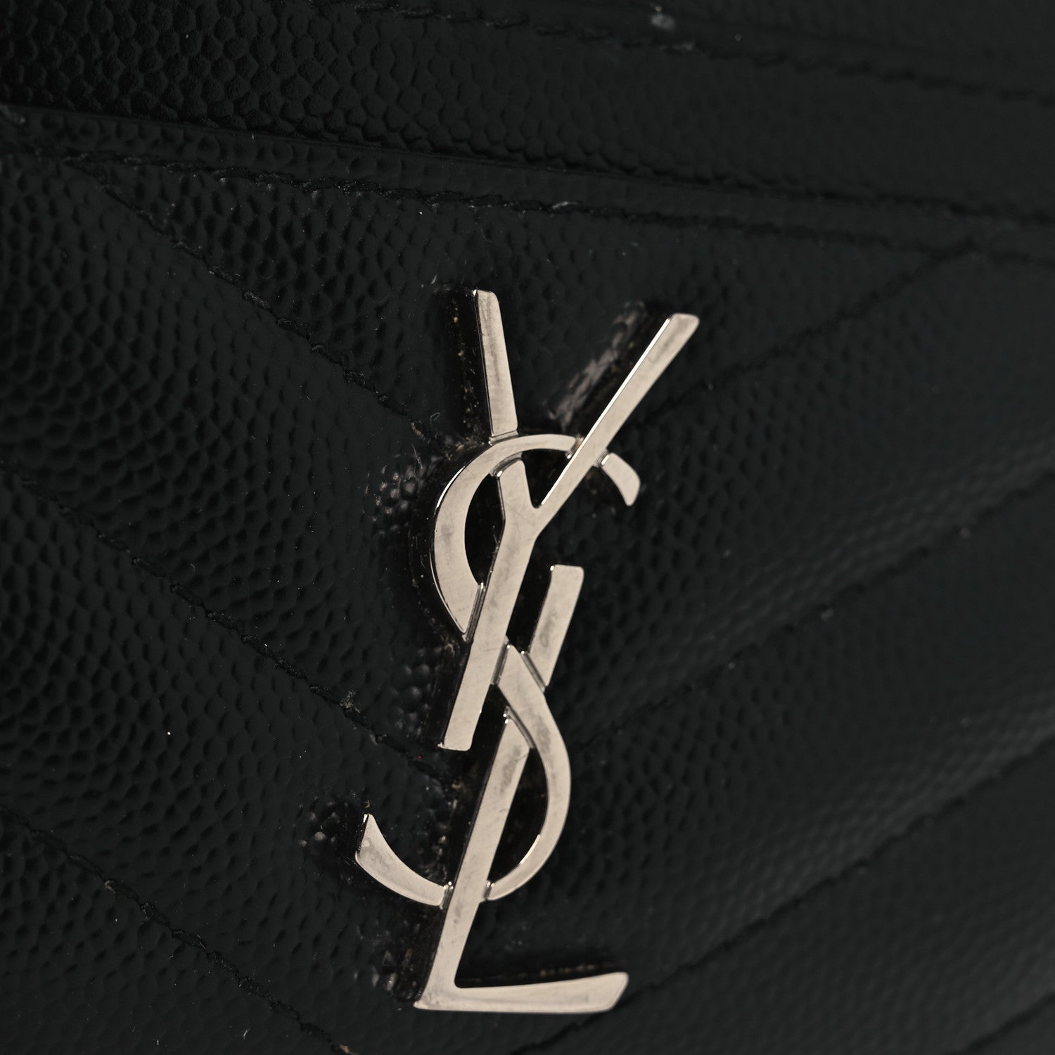 Grain De Poudre Matelasse Chevron Monogram Credit  Case Black