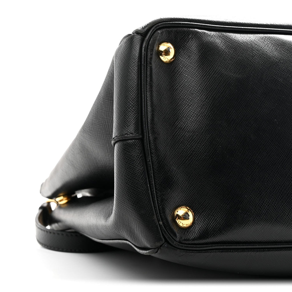 Saffiano Medium Galleria Double Zip Tote Black