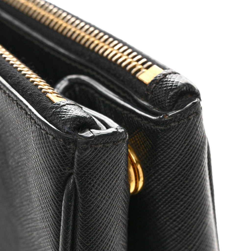 Saffiano Lux Medium Galleria Double Zip Tote Black