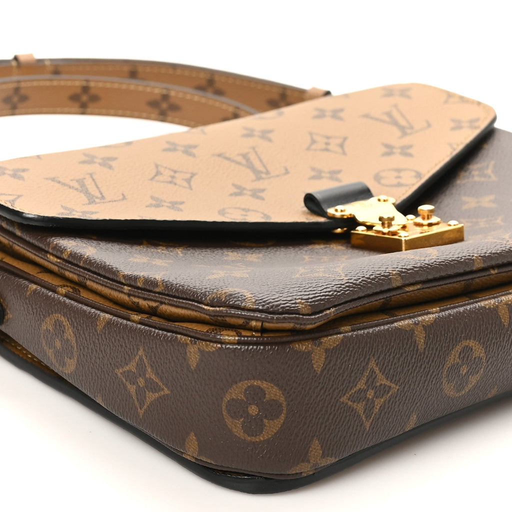 Reverse Monogram Pochette Metis