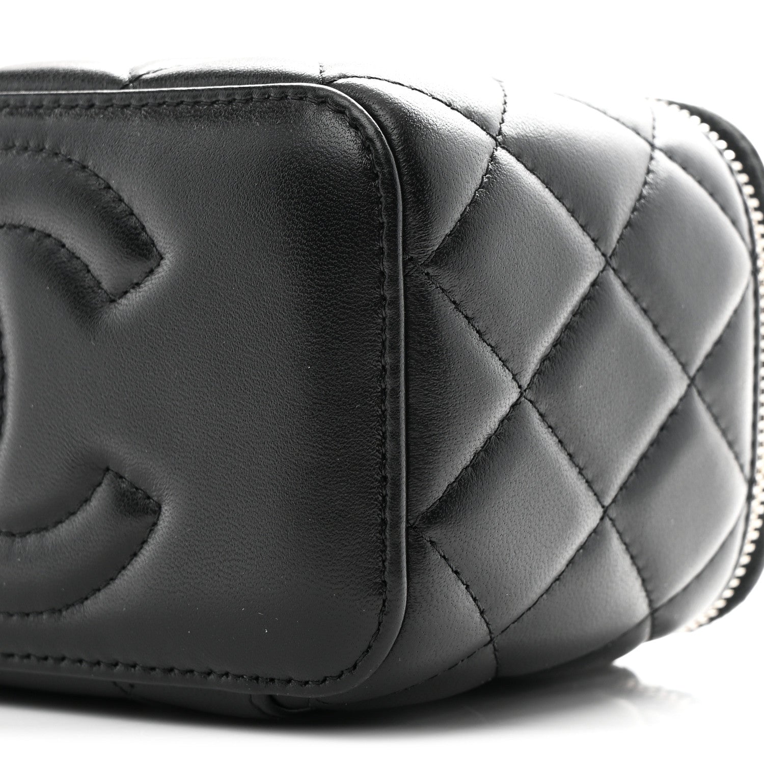 Lambskin Quilted Pearl Crush Small Vanity Case With Chain Black