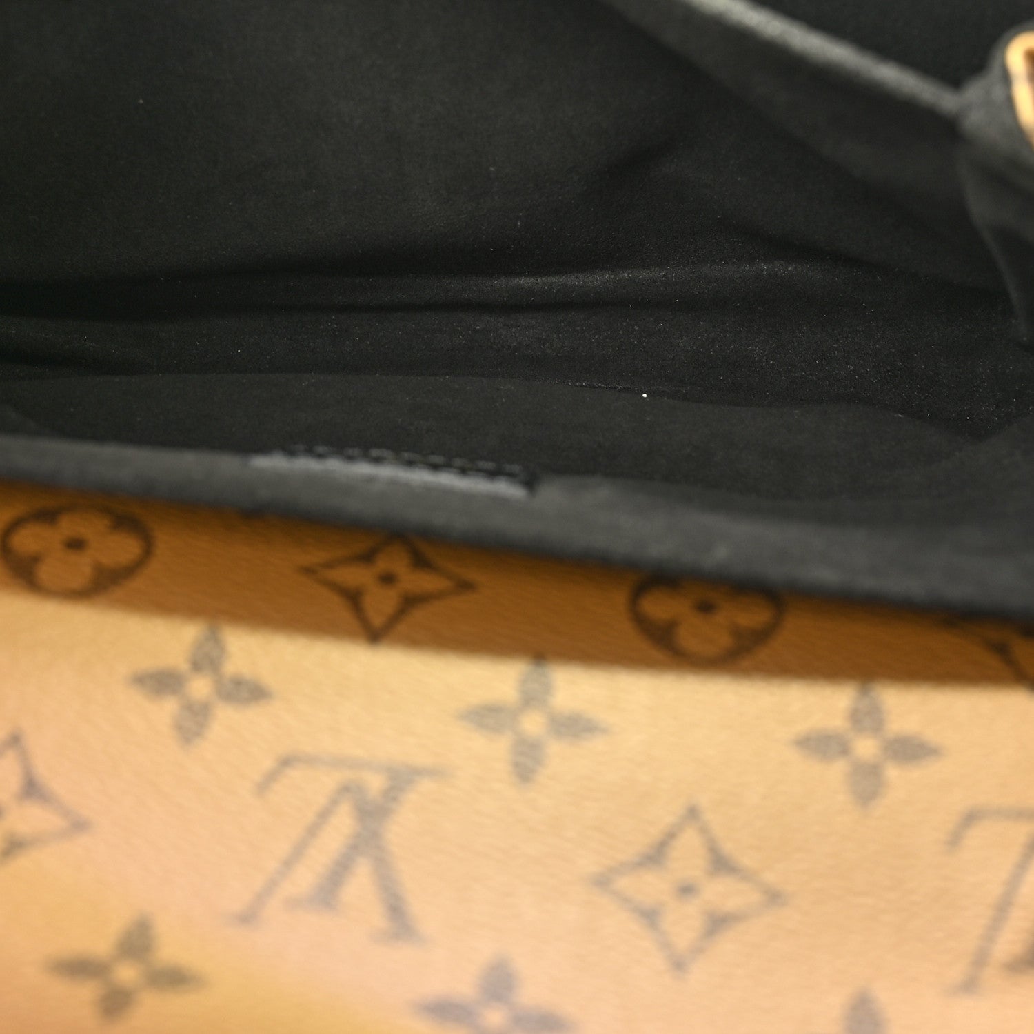 Reverse Monogram Pochette Metis