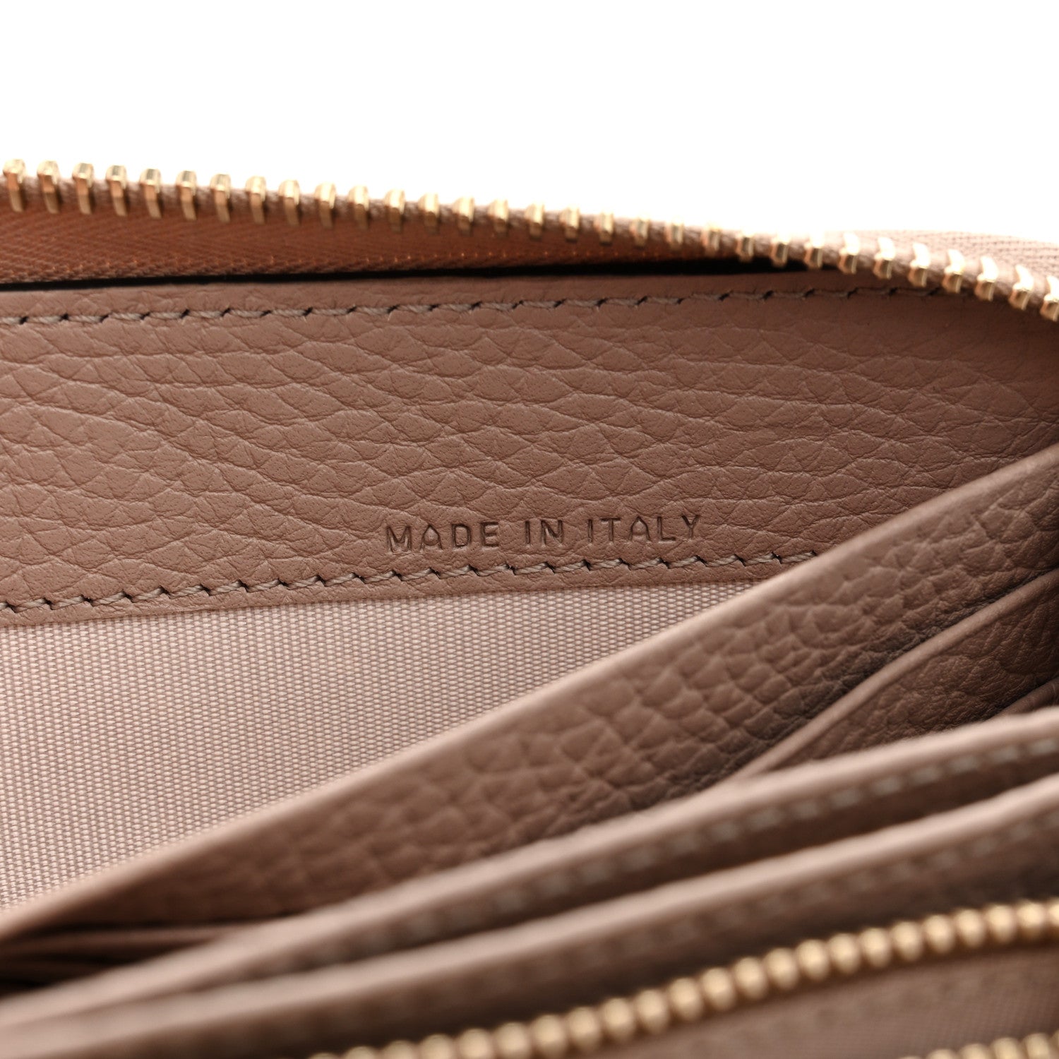 Pebbled Calfskin Rockstud Zip Around Wallet Poudre
