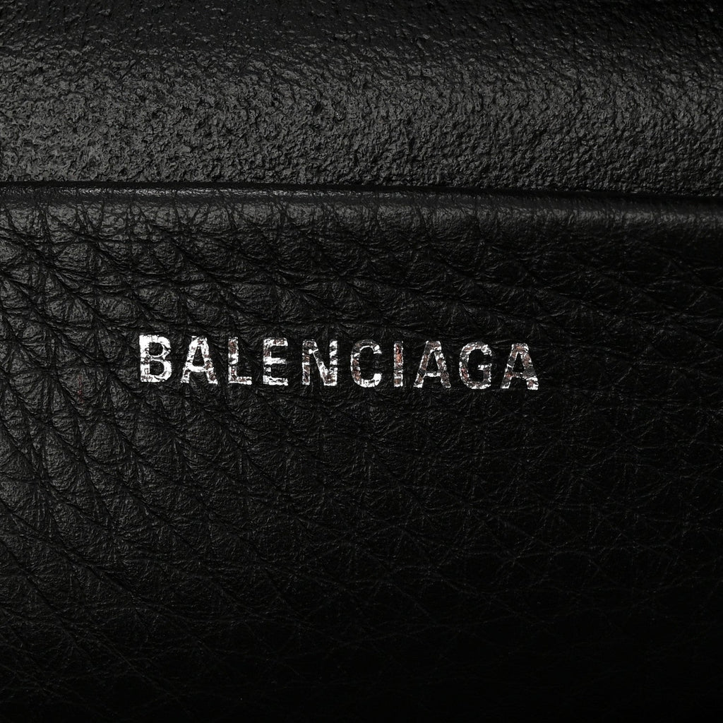 Calfskin Logo S Everyday Camera Bag Gris Fossile