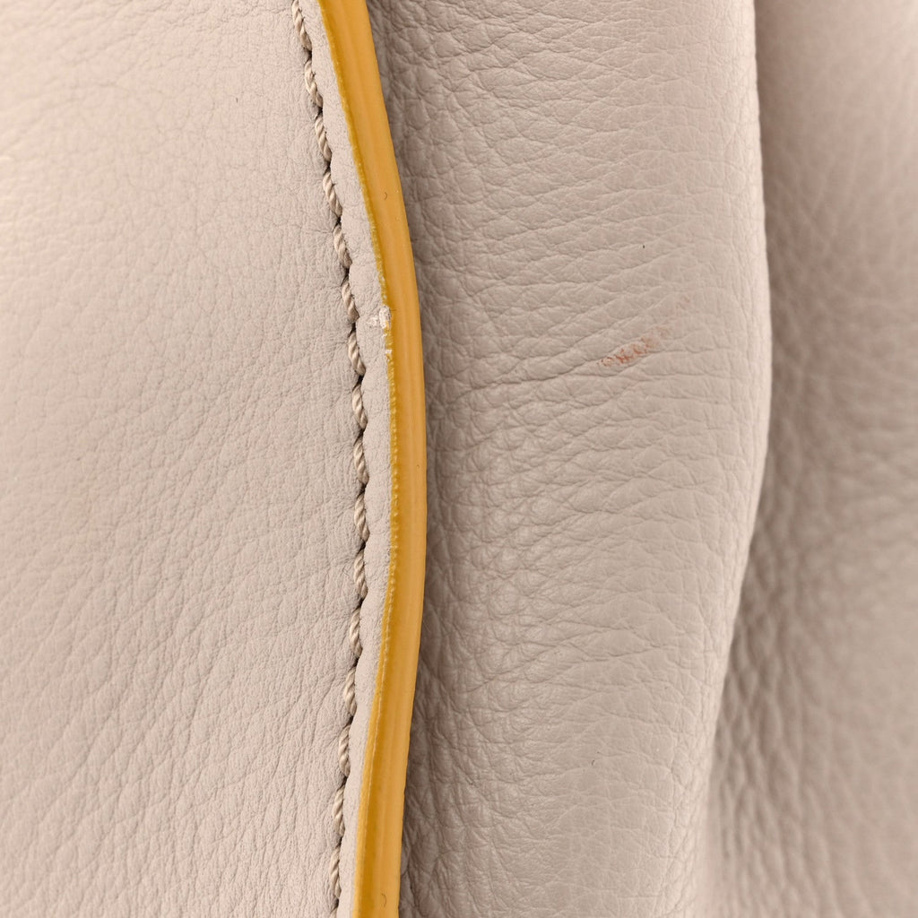 Vitello Seta Burro Medium Peekaboo Iconic Satchel Grigio Polvere Mattone