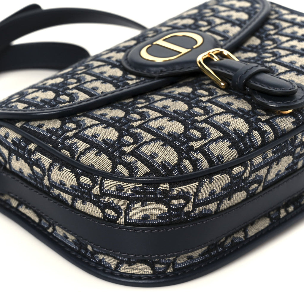 Oblique Medium Bobby Flap Blue